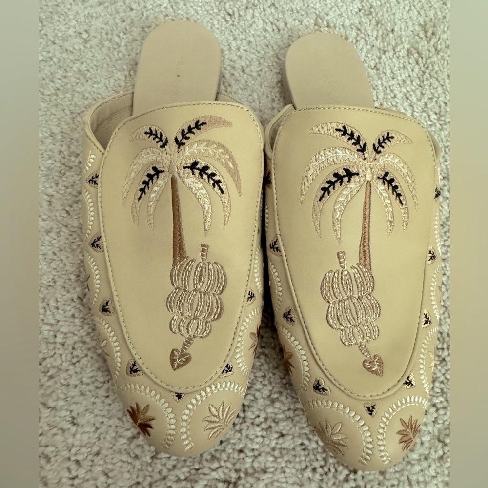 Farm Rio Embroidered Beige Leather Braided Banana Palm Tree Mules Sz 39 / US 8.5 - Picture 2 of 5